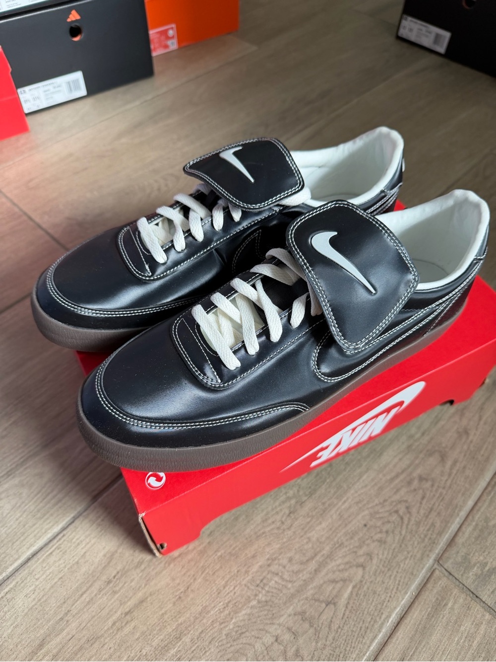 Nike Men’s Killshot Black Leather Sneakers with White Swoosh ( box without lid)